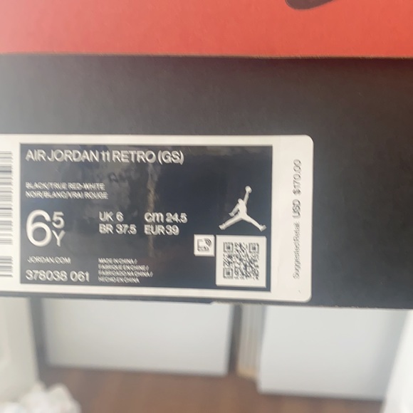 selling Jordan bread 11s it’s a 6.5 brand new - Picture 2 of 4